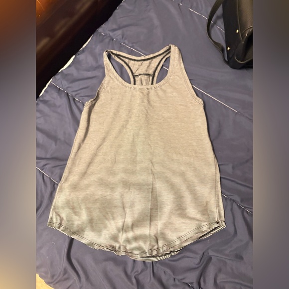 Women's Lululemon Striped Tank Top size 4-6 - Picture 3 of 3
